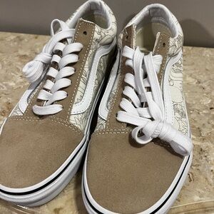 Women’s Tennis Shoes